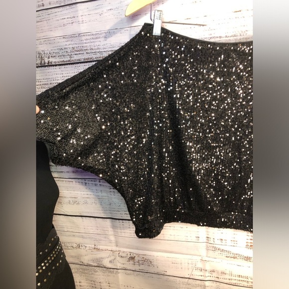 Sequin all over Black Croptop - Picture 6 of 11